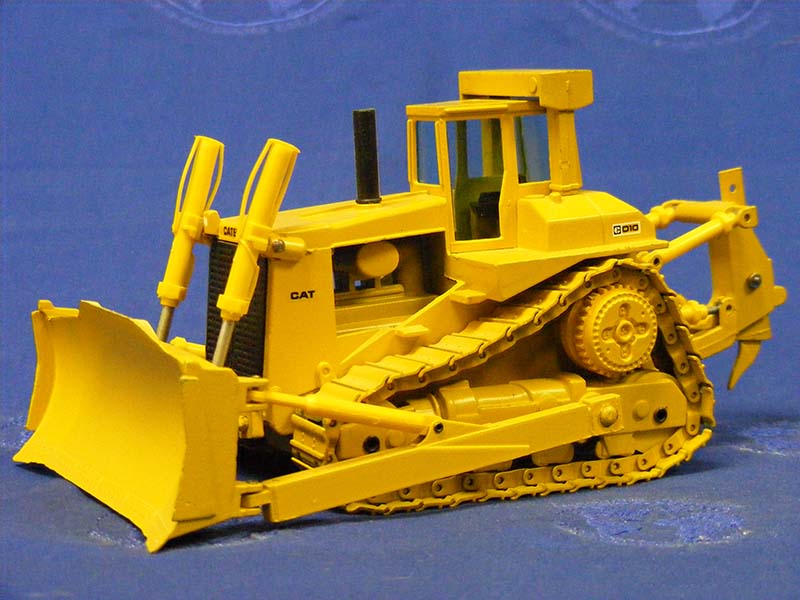 2850-0 Caterpillar D10 Crawler Tractor Scale 1:50 (Discontinued Model)