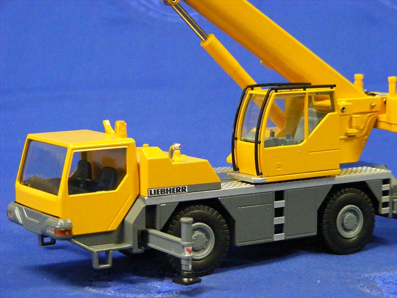 Mobile Hydraulic Crane LTM1030-2.1 Scale 1:50