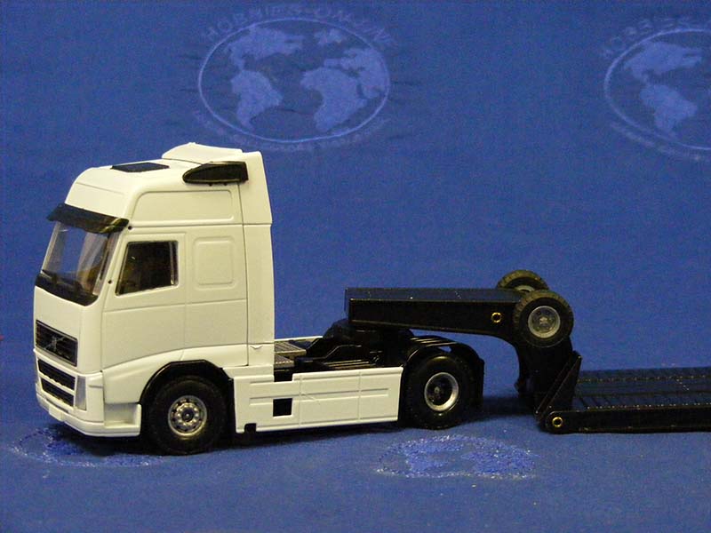 JOA332 Low Bed Volvo FH12 Globetrotter Scale 1:50 (Discontinued Model)