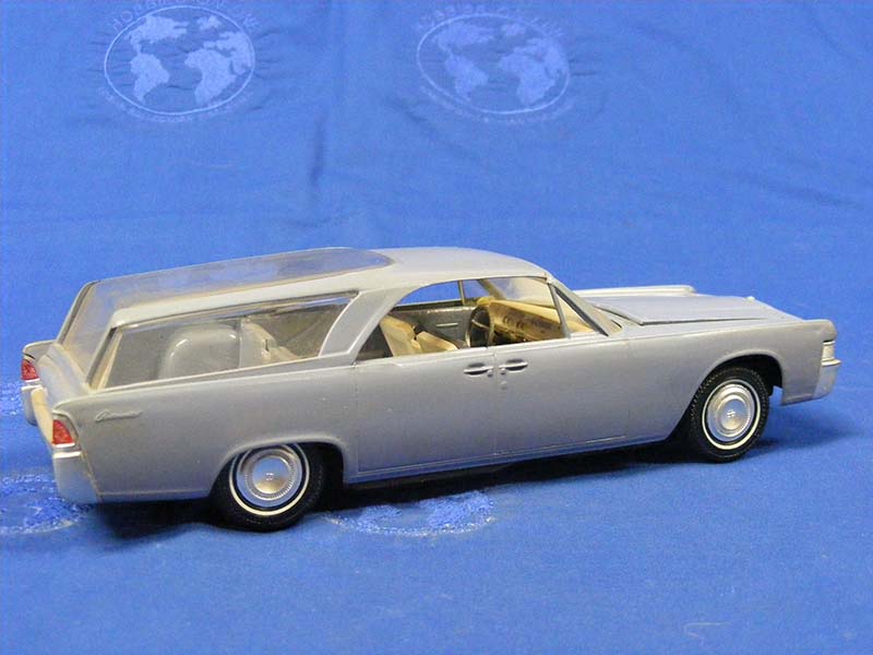 JOH1965 Auto Lincoln Continental 1965 Wagon Escala 1:25 (Modelo Descontinuado)