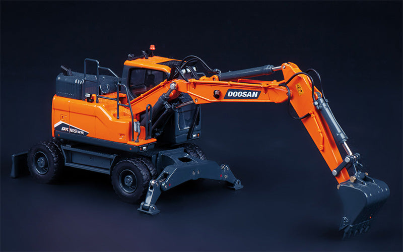 16-1012 Excavadora De Ruedas Doosan DX165-7 Escala 1:50 (Modelo Descontinuado)