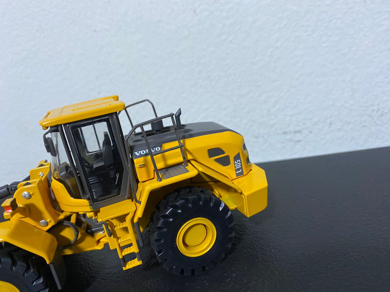 300033 Cargador De Ruedas Volvo L105 Escala 1:50 (Modelo Descontinuado)