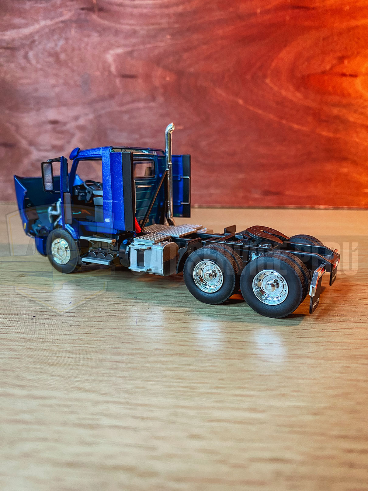 50-3364 Volvo VNR 300 Tractor Truck Scale 1:50