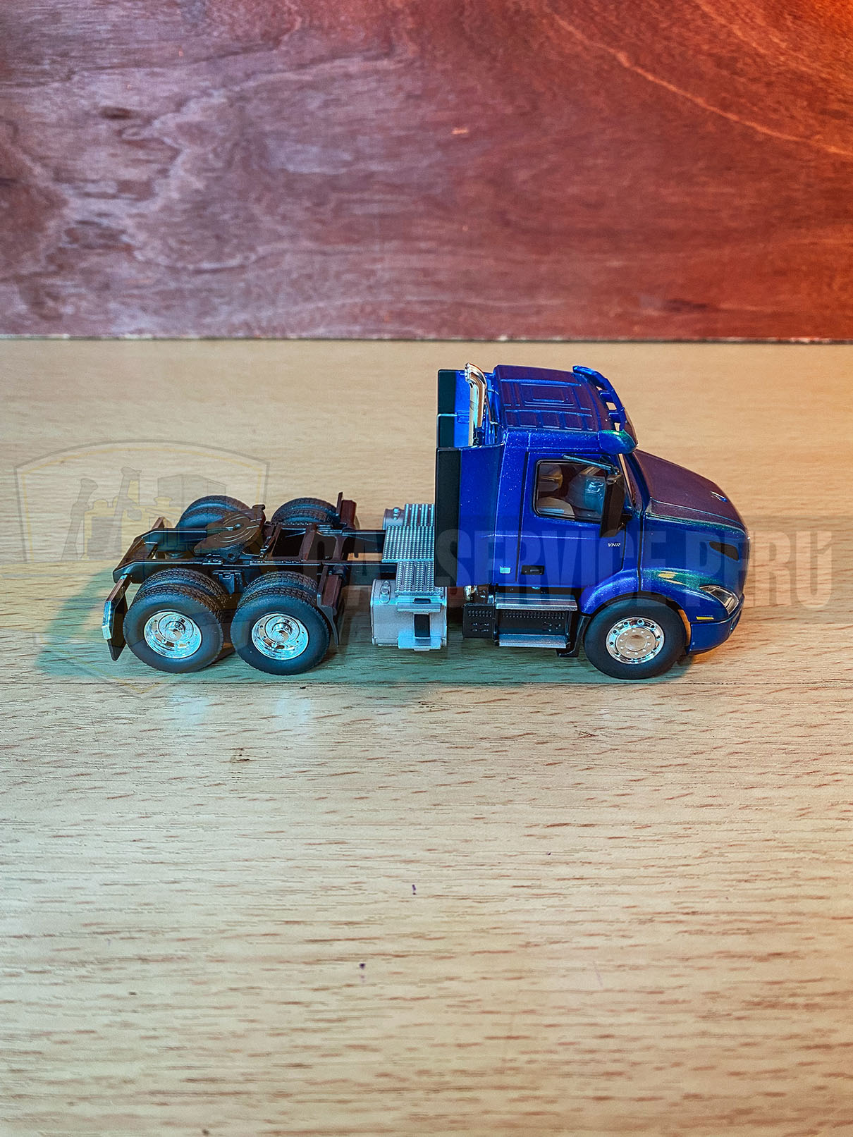 50-3364 Volvo VNR 300 Tractor Truck Scale 1:50
