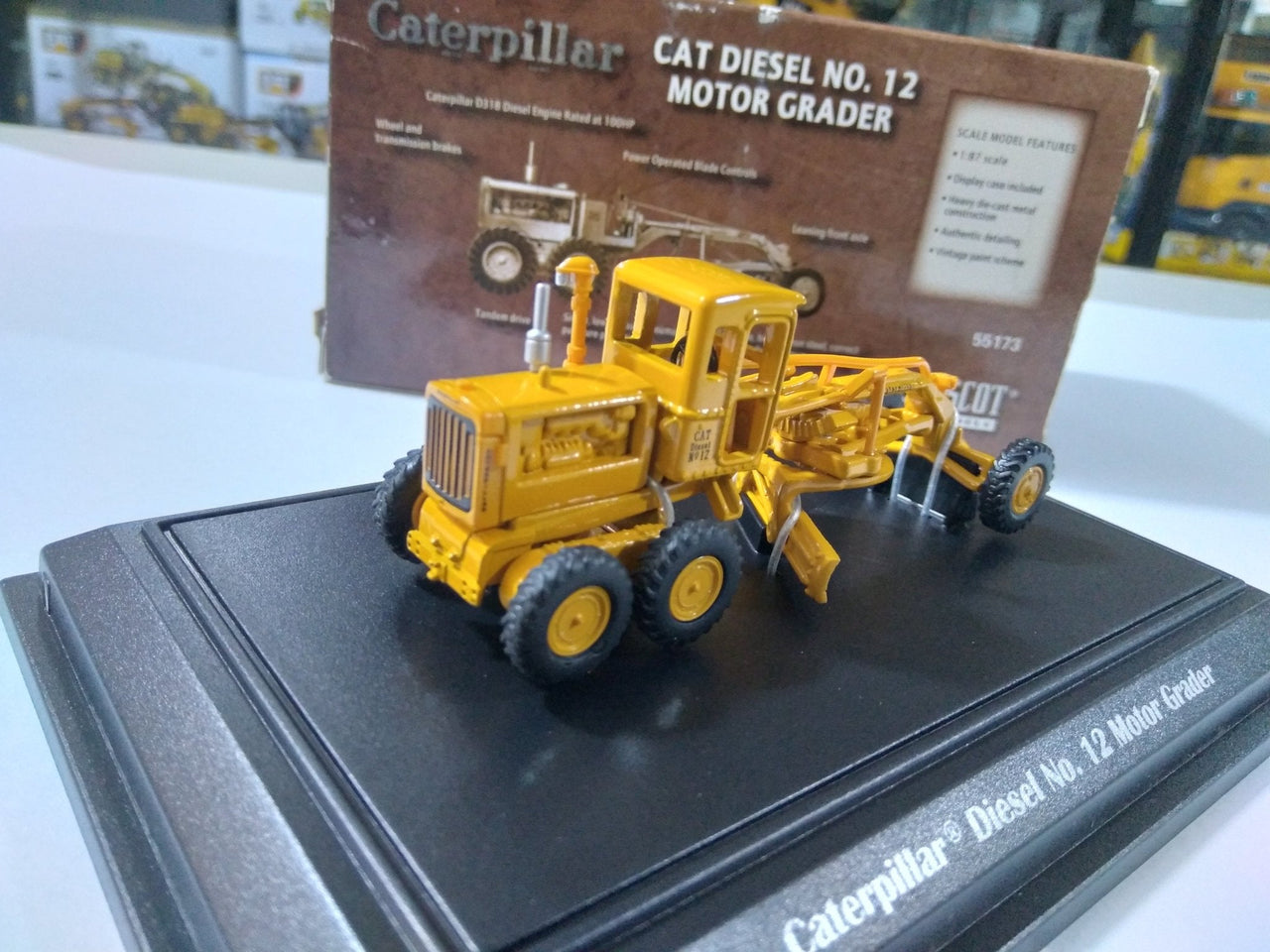55173-LQ Caterpillar Diesel Motor Grader 12 Scale 1:87