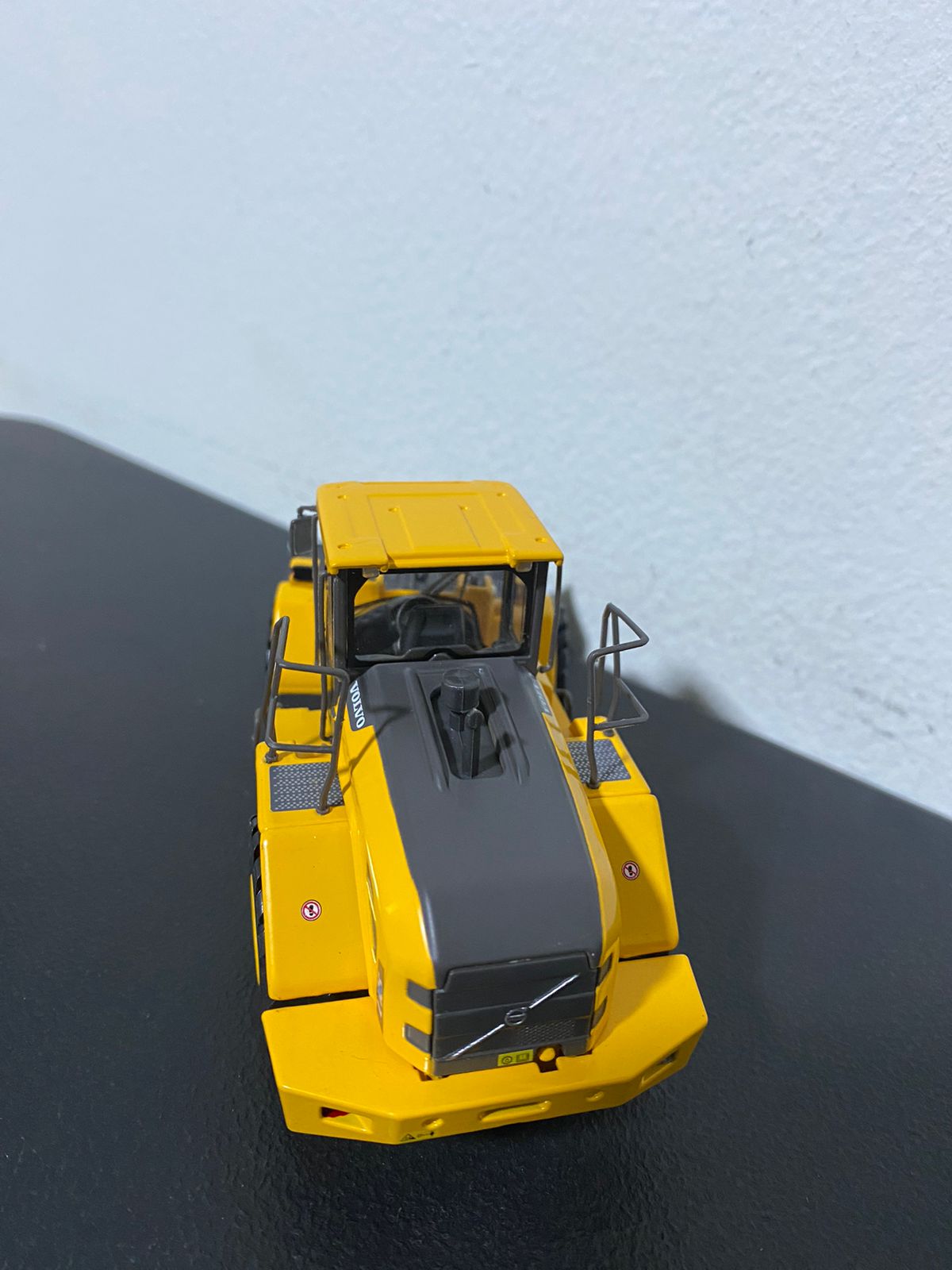 300033 Cargador De Ruedas Volvo L105 Escala 1:50 (Modelo Descontinuado)