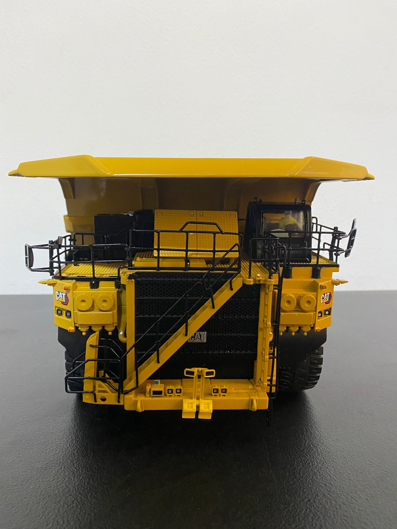 85655 Mining Truck Caterpillar 797F Tier 4 Scale 1:50