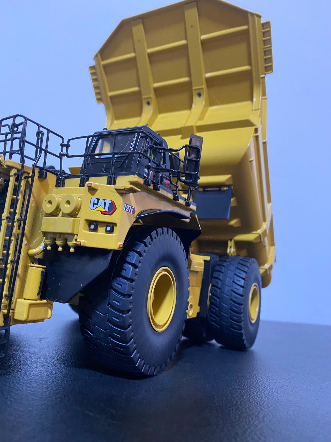 85655 Mining Truck Caterpillar 797F Tier 4 Scale 1:50