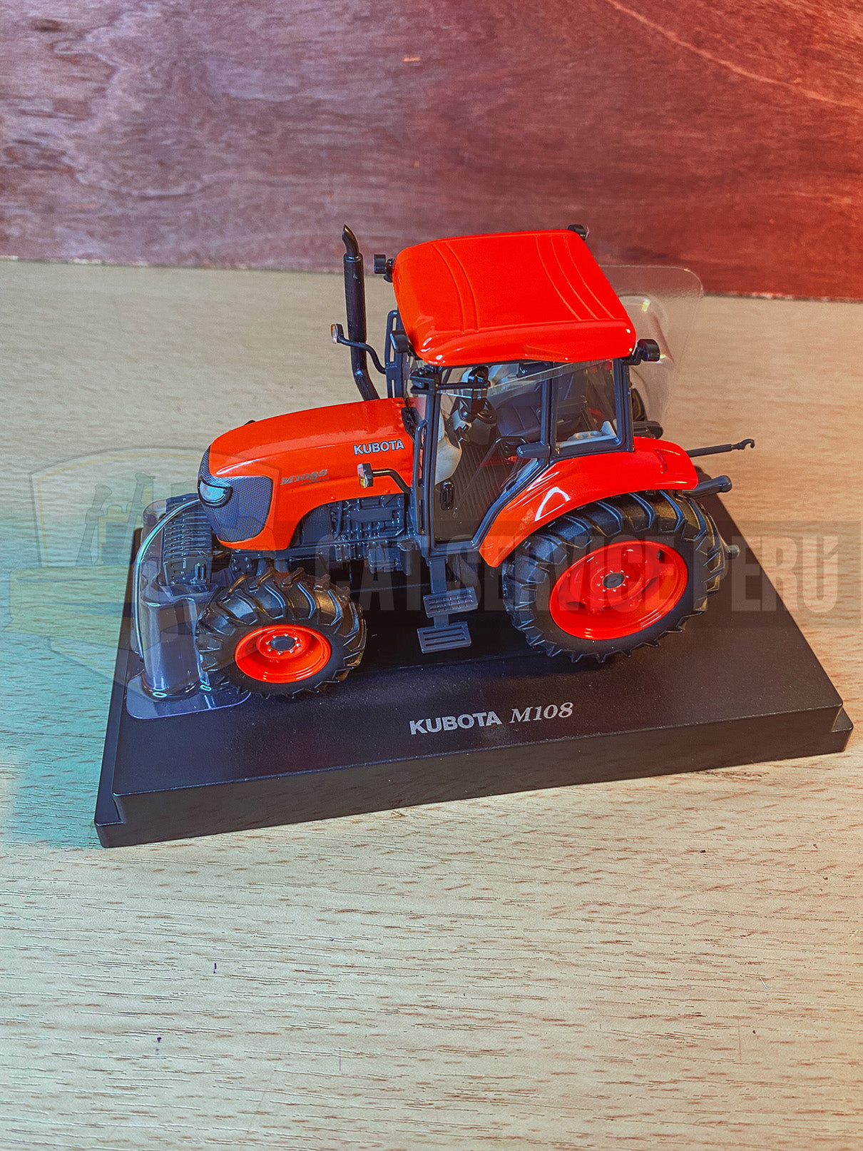 4899 Tractor Agrícola Kubota M108S Escala 1:32