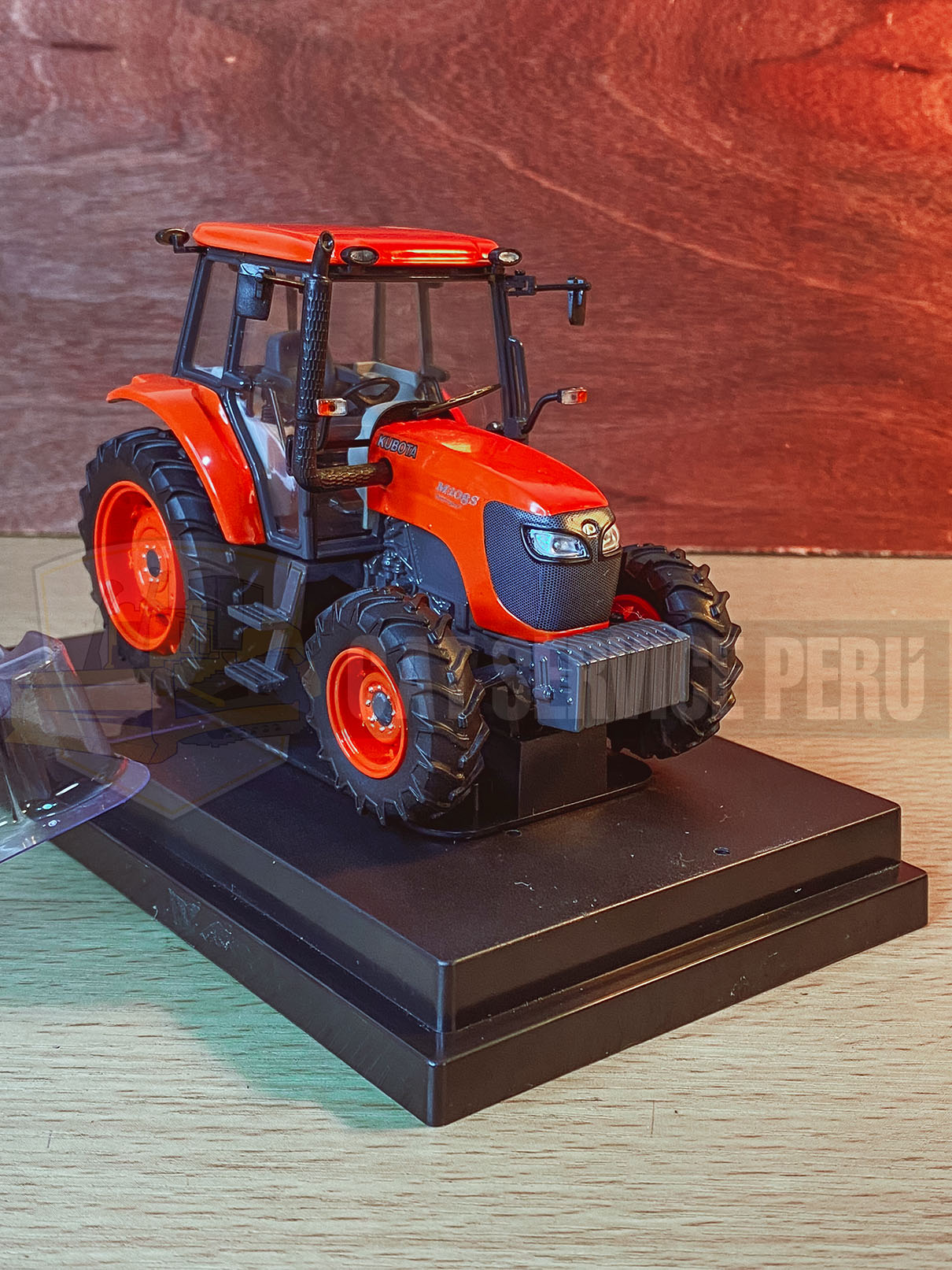 4899 Kubota M108S Agricultural Tractor Scale 1:32