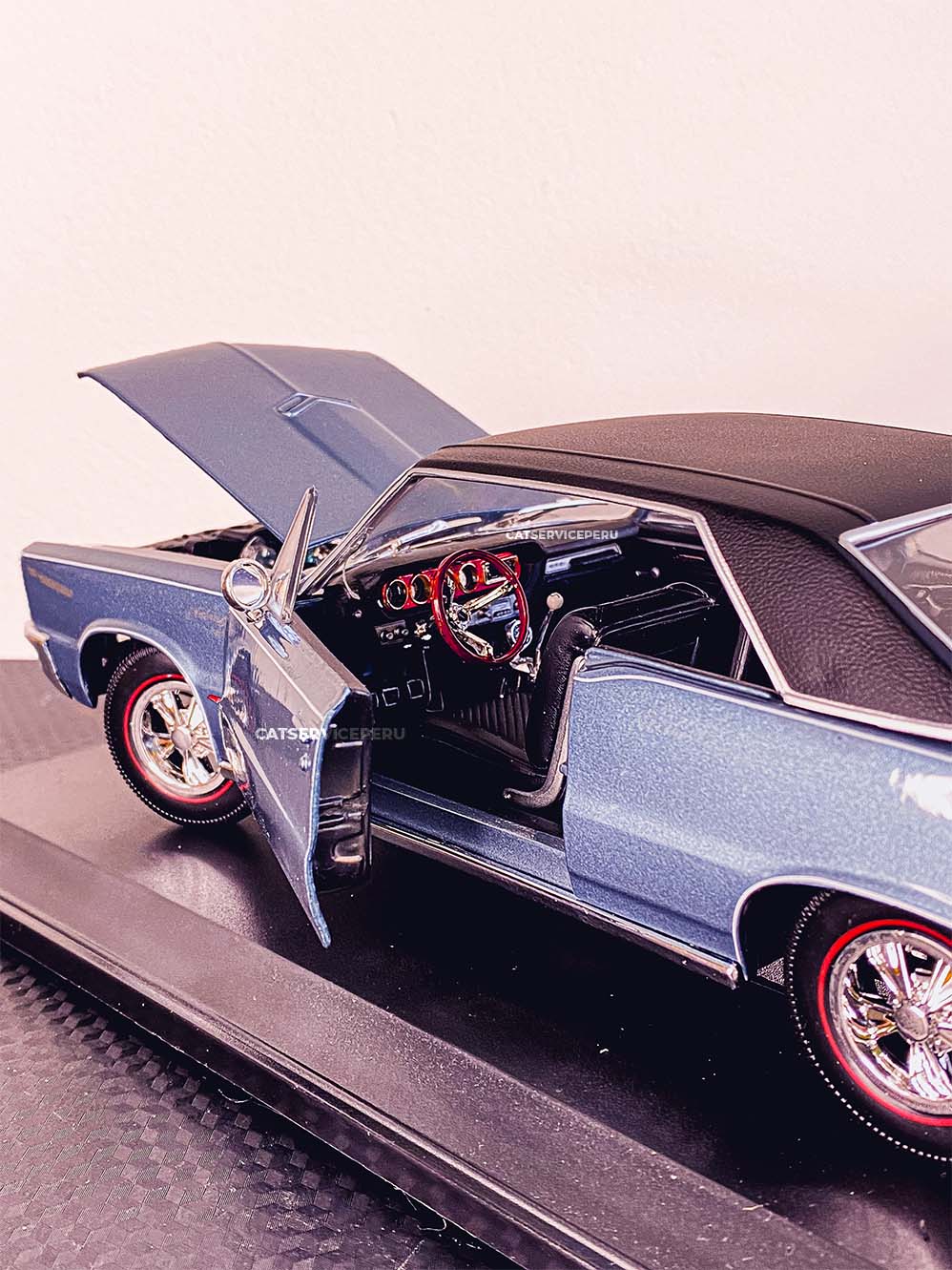 31885MB Auto Pontiac GTO 1965 Escala 1:18