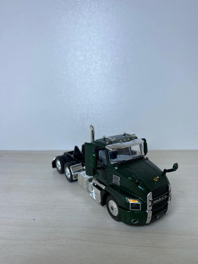 60-0596 Tractor Truck Mack Anthem Day Cab Scale 1:64