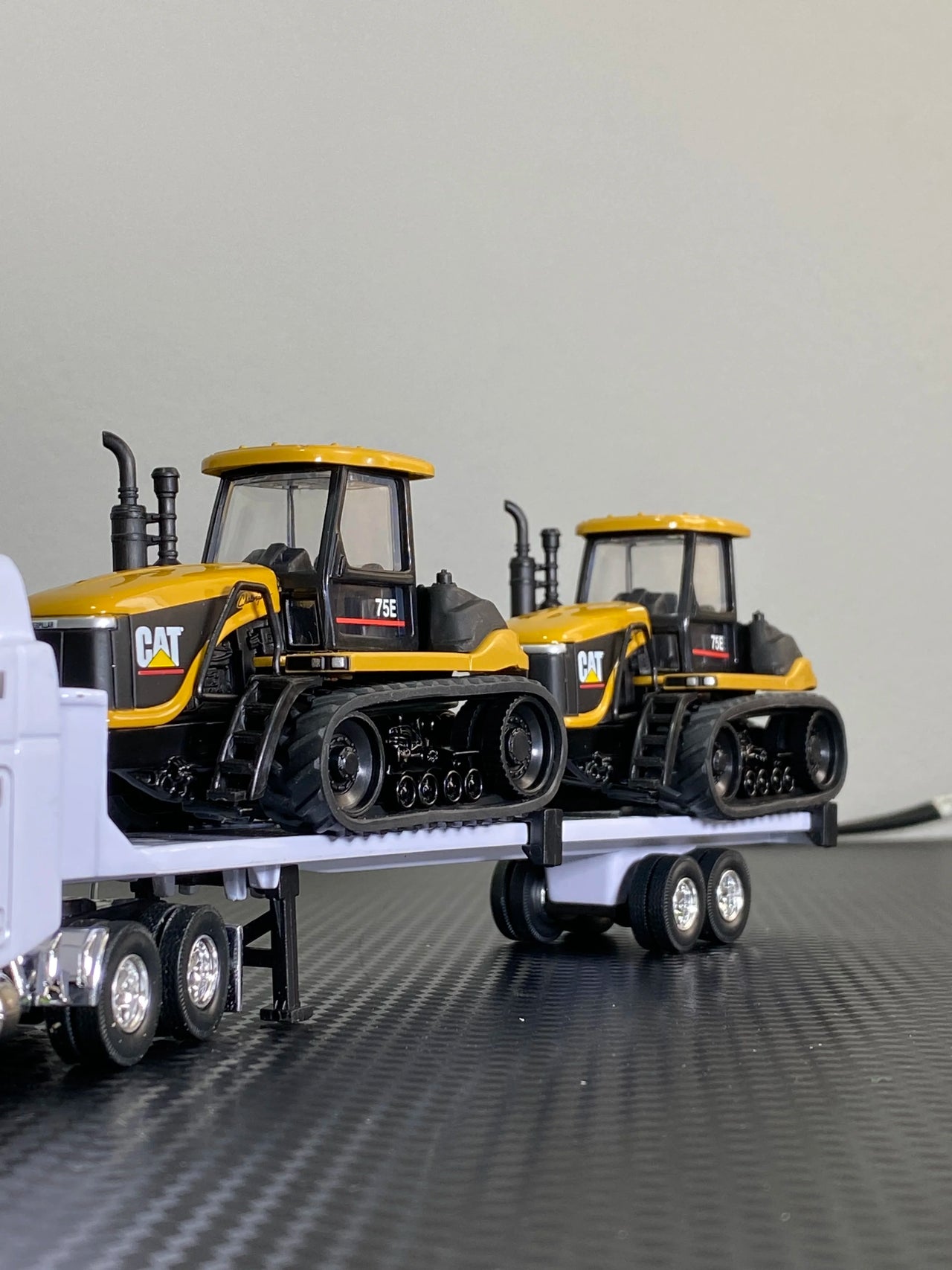 55082 Caterpillar Low Bed &amp; Two Caterpillar 75E Agricultural Tractors 1:64 Scale (Discontinued Model)