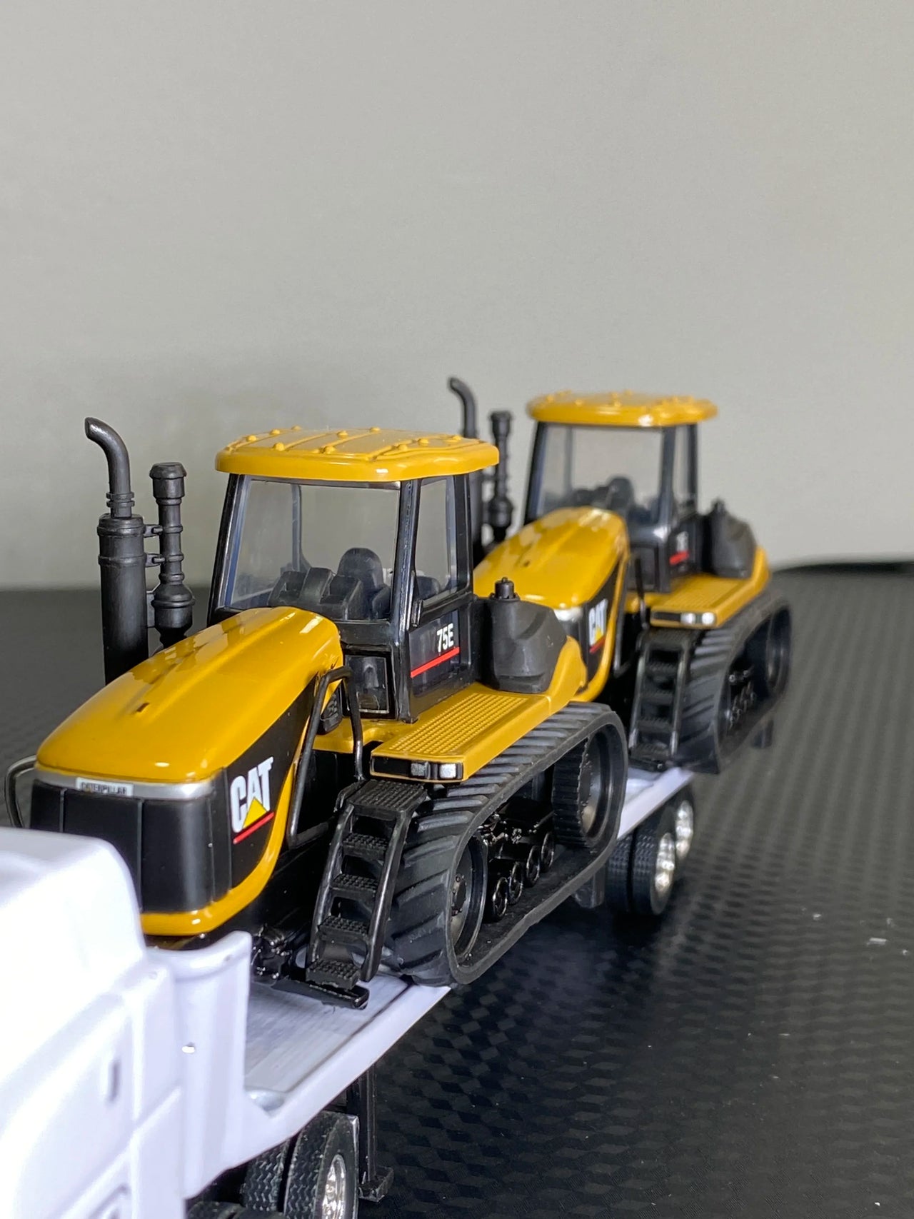 55082 Caterpillar Low Bed &amp; Two Caterpillar 75E Agricultural Tractors 1:64 Scale (Discontinued Model)