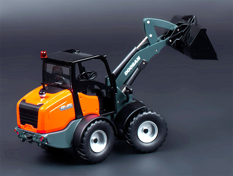 99-10103 Cargador De Ruedas Doosan DL85 Escala 1:32