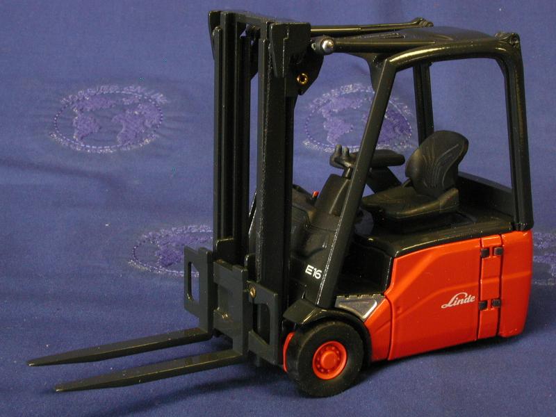 2796 Linde E16/X38 Forklift Scale 1:25 (Discontinued Model)