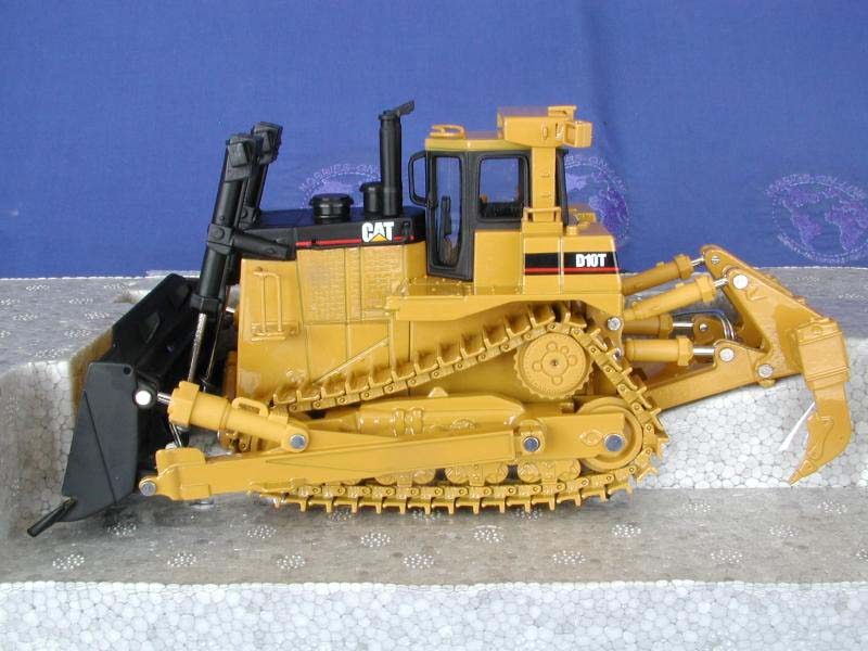55158 Caterpillar D10T Crawler Tractor Scale 1:50 (Discontinued Model)