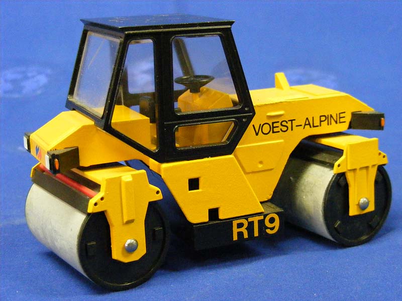 2701-3 Voest-Alpine RT9 Compactor Roller Scale 1:35 (Discontinued Model)