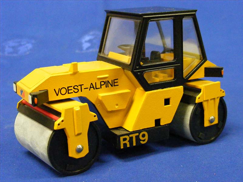 2701.3 Rodillo Compactador Voest-Alpine RT9 Escala 1:35 (Modelo Descontinuado)