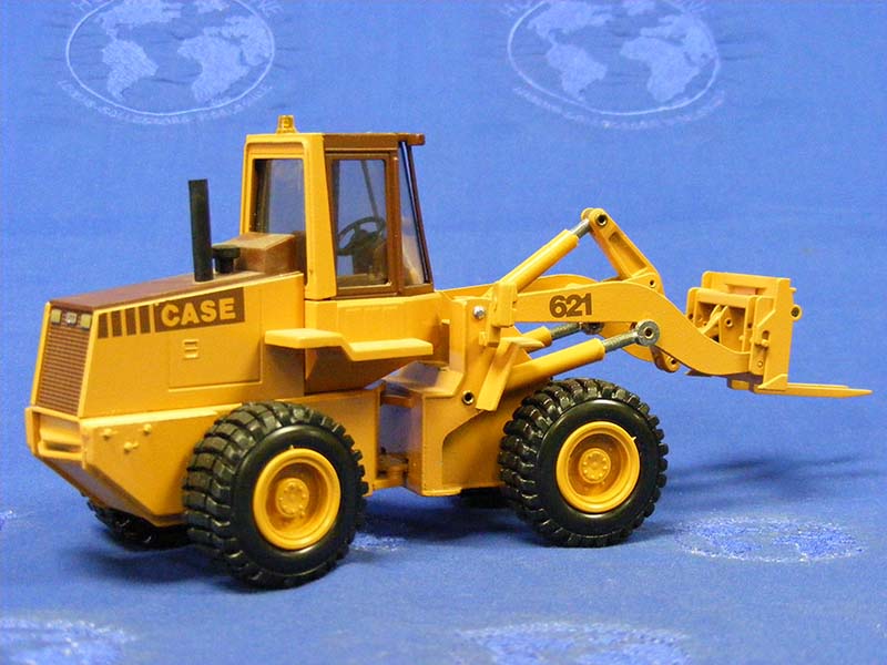 2426 Case 621 Wheel Loader 1:35 Scale (Discontinued Model)