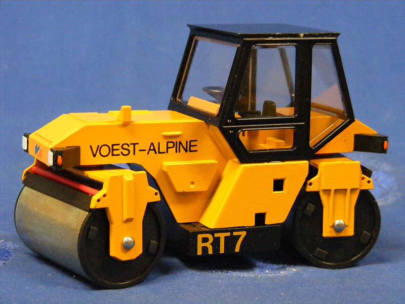 2701-2 Voest-Alpine RT7 Compactor Roller Scale 1:35 (Discontinued Model)