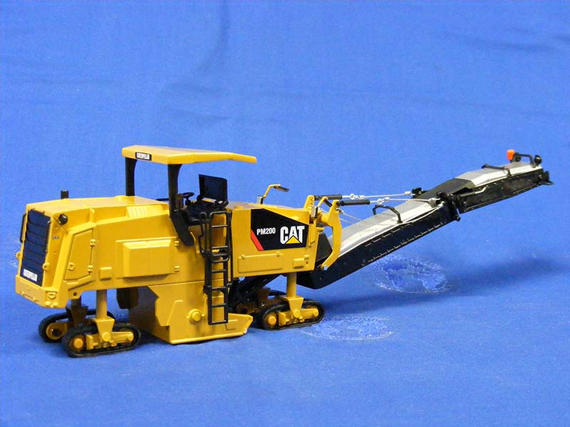55286 Caterpillar PM200 Asphalt Milling Machine 1:50 Scale (Discontinued Model)
