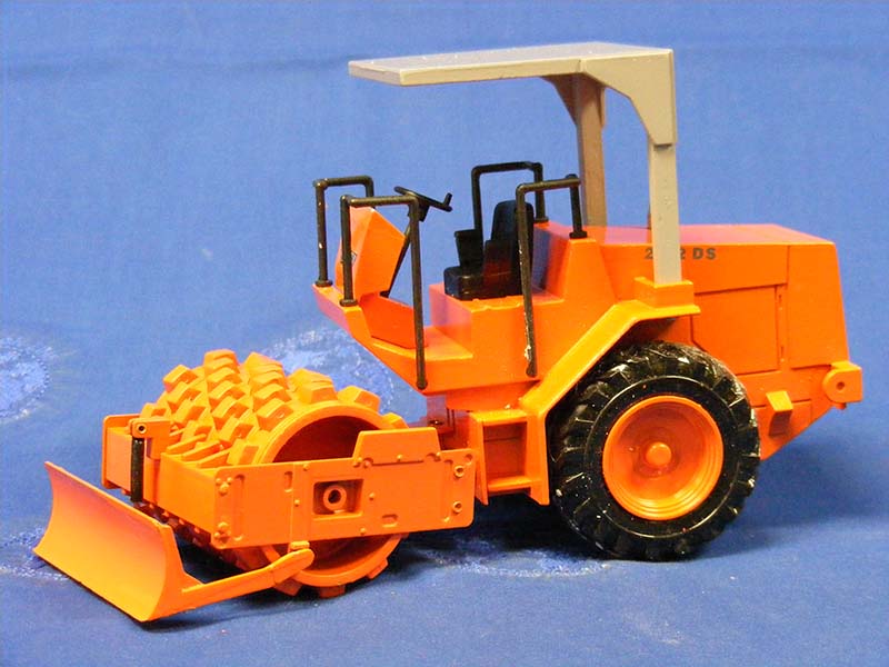 343-1 Hamm 2222DS Compactor Roller Scale 1:25 (Discontinued Model)