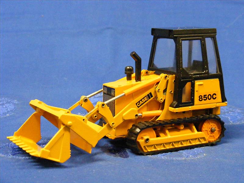 208-4 Case 850C Crawler Tractor Scale 1:35 (Discontinued Model)