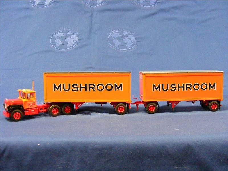 60-0286 R-Model 28' Mushroom Trailer 1:64 Scale (Discontinued Model)