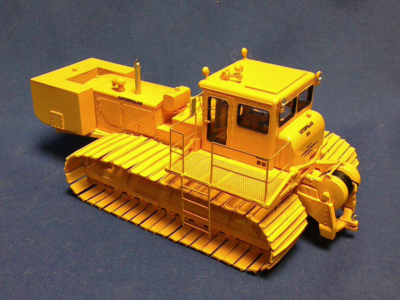 AGM003 Tractor De Orugas Caterpillar S-D8LGP Escala 1:50