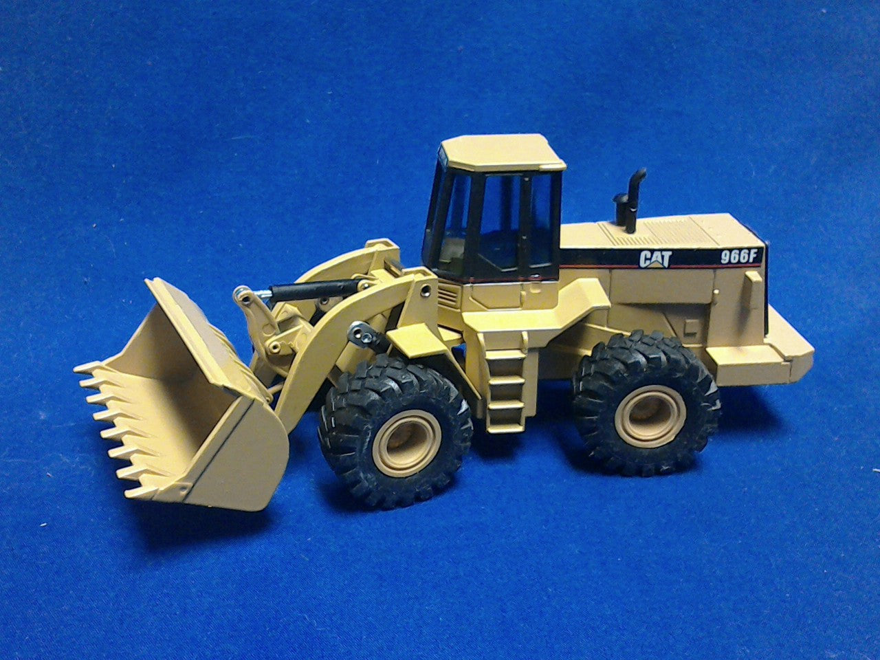 237 Caterpillar 966F Wheel Loader 1:50 Scale (Discontinued Model)