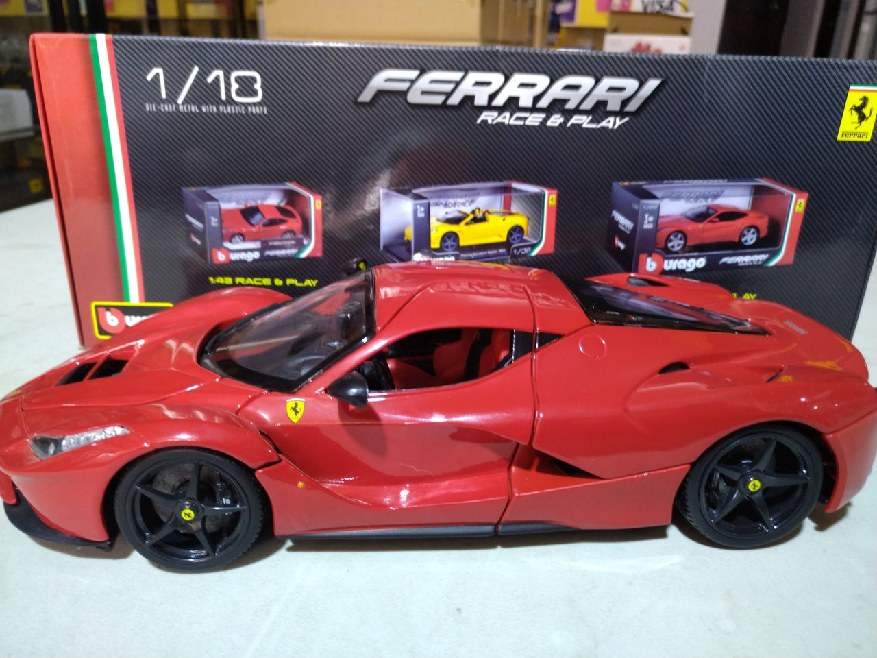 Bburago - 1/18 Ferrari Race & Play LaFerrari, Color Rojo (18-16001) :  : Juguetes y juegos