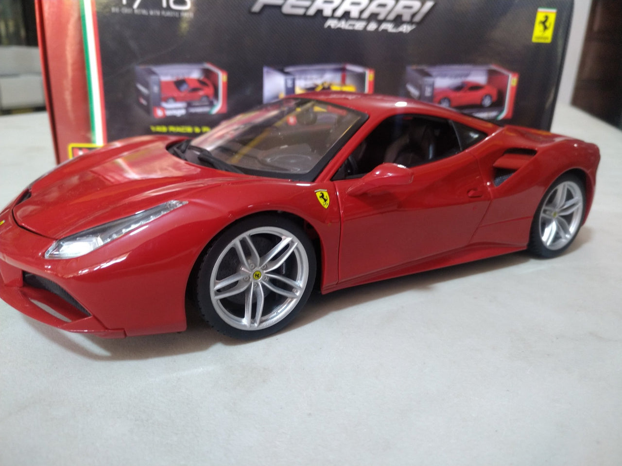 Burago 1/18 Escala Diecast - 18-16008 Ferrari 488 Gtb Rojo