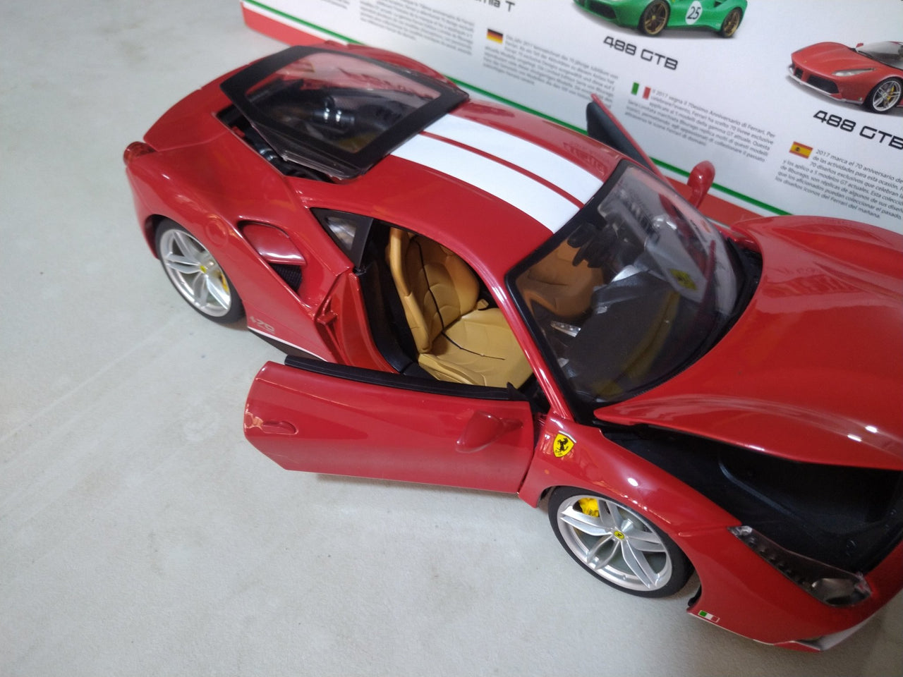 18-76102 Ferrari 488 GTB Escala 1:18 - CAT SERVICE PERU S.A.C.