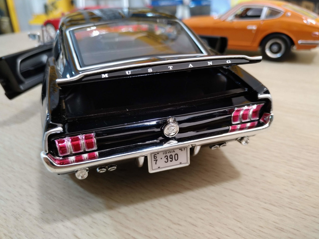 31166 Auto Ford Mustang Gta Fastback Año 1967 Escala 1:18 (Maisto Special Edition) - CAT SERVICE PERU S.A.C.