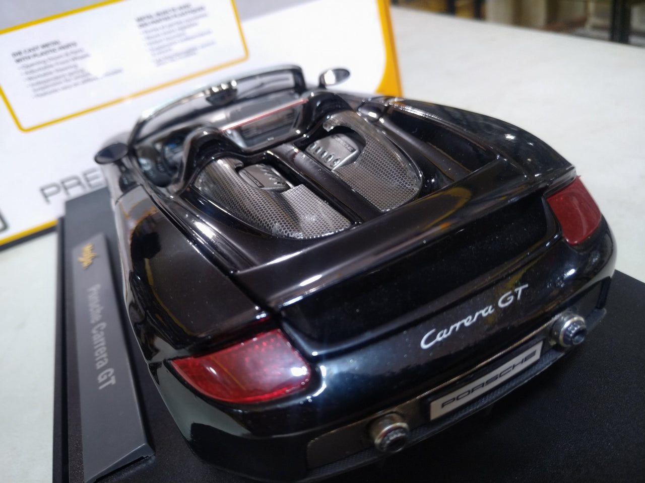 36622 Porsche Carrera GT Escala 1:18 (Maisto Premiere Edition) - CAT SERVICE PERU S.A.C.