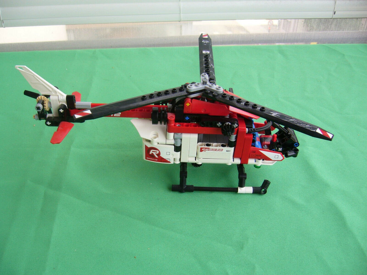 42092 LEGO Technic Helicóptero Rescue (325 Piezas) - CAT SERVICE PERU S.A.C.