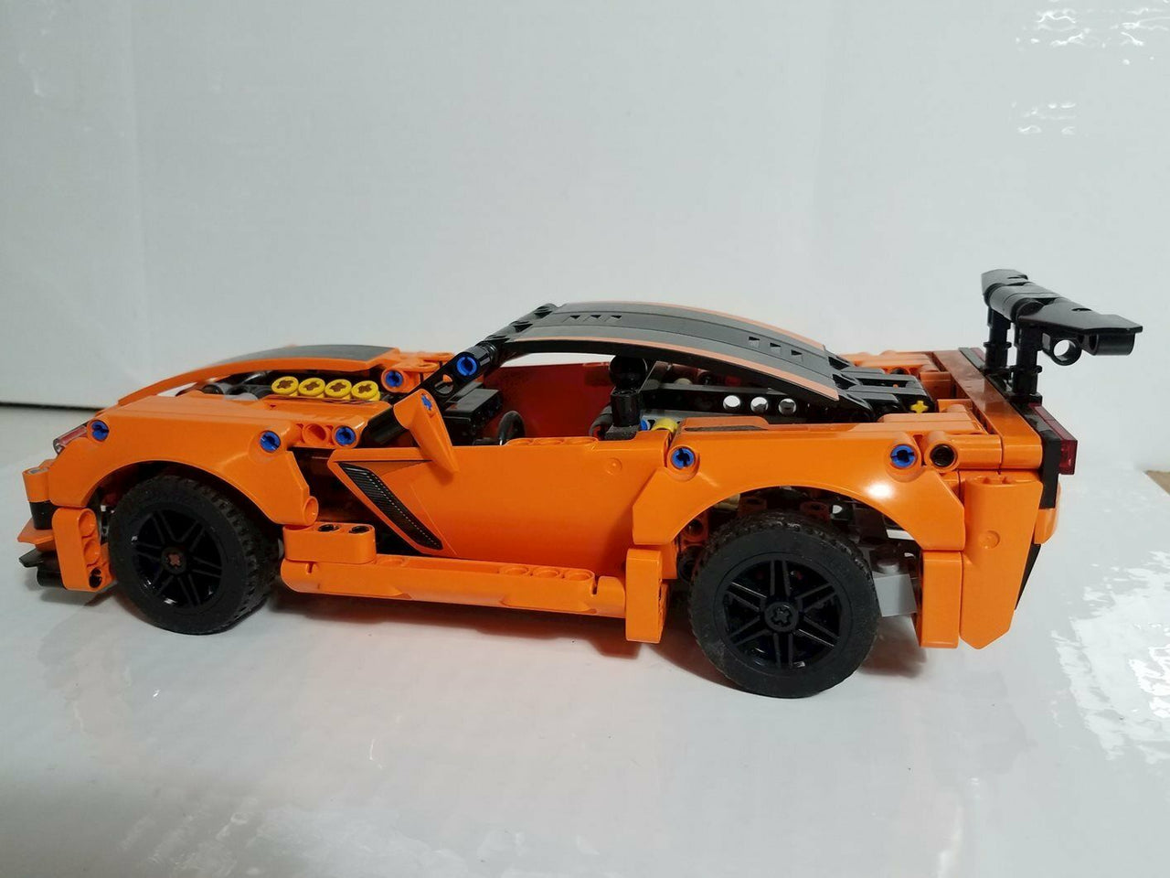 42093 LEGO Technic Chevrolet Corvette ZR1 (579 Piezas) - CAT SERVICE PERU S.A.C.