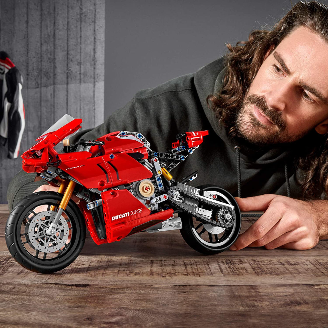 42107 LEGO Technic Motocicleta Ducati Panigale V4 R (646 Piezas) - CAT SERVICE PERU S.A.C.