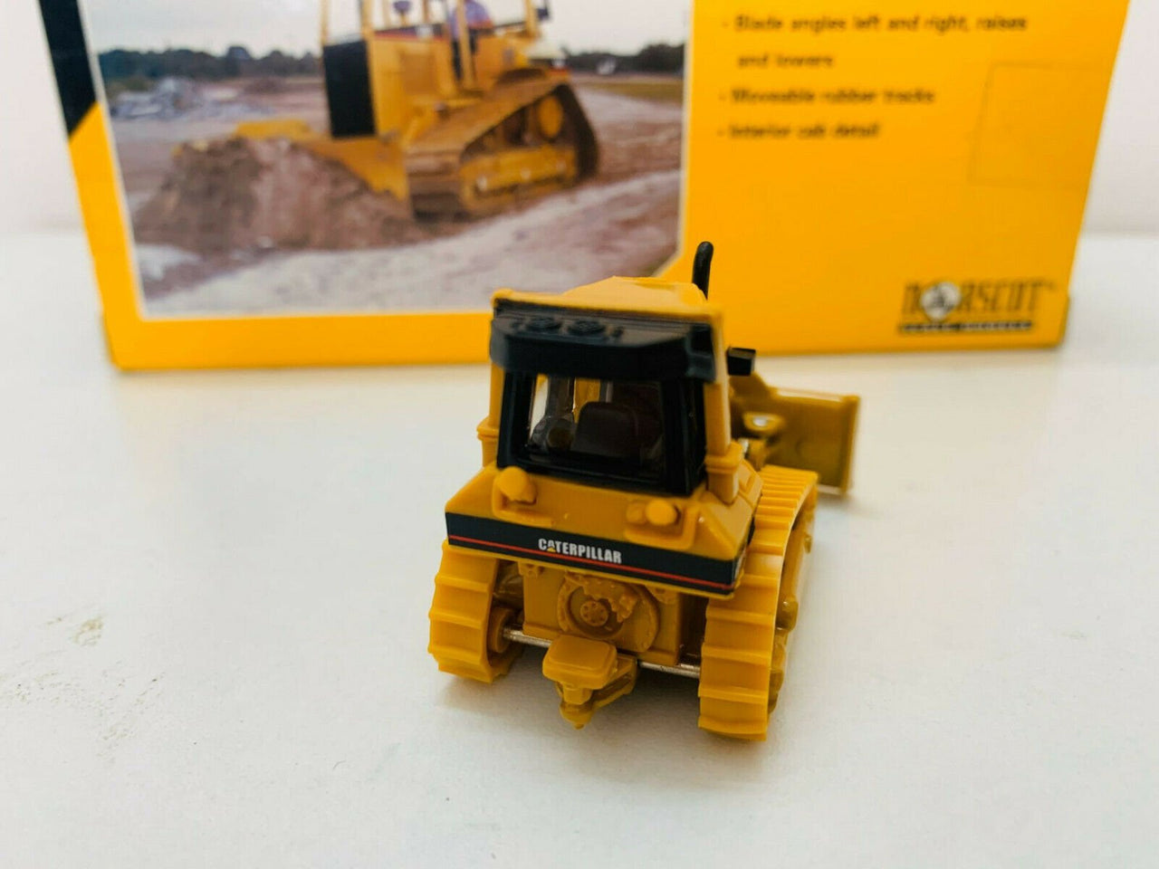 55108 Caterpillar D5M Crawler Tractor Scale 1:87 (Discontinued Model)
