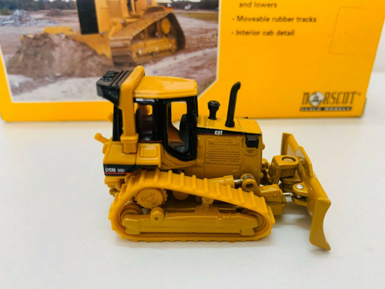 55108 Caterpillar D5M Crawler Tractor Scale 1:87 (Discontinued Model)