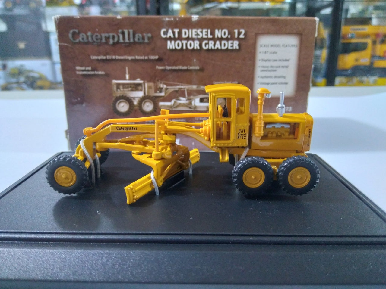 55173 Caterpillar Diesel Motor Grader 12 Scale 1:87