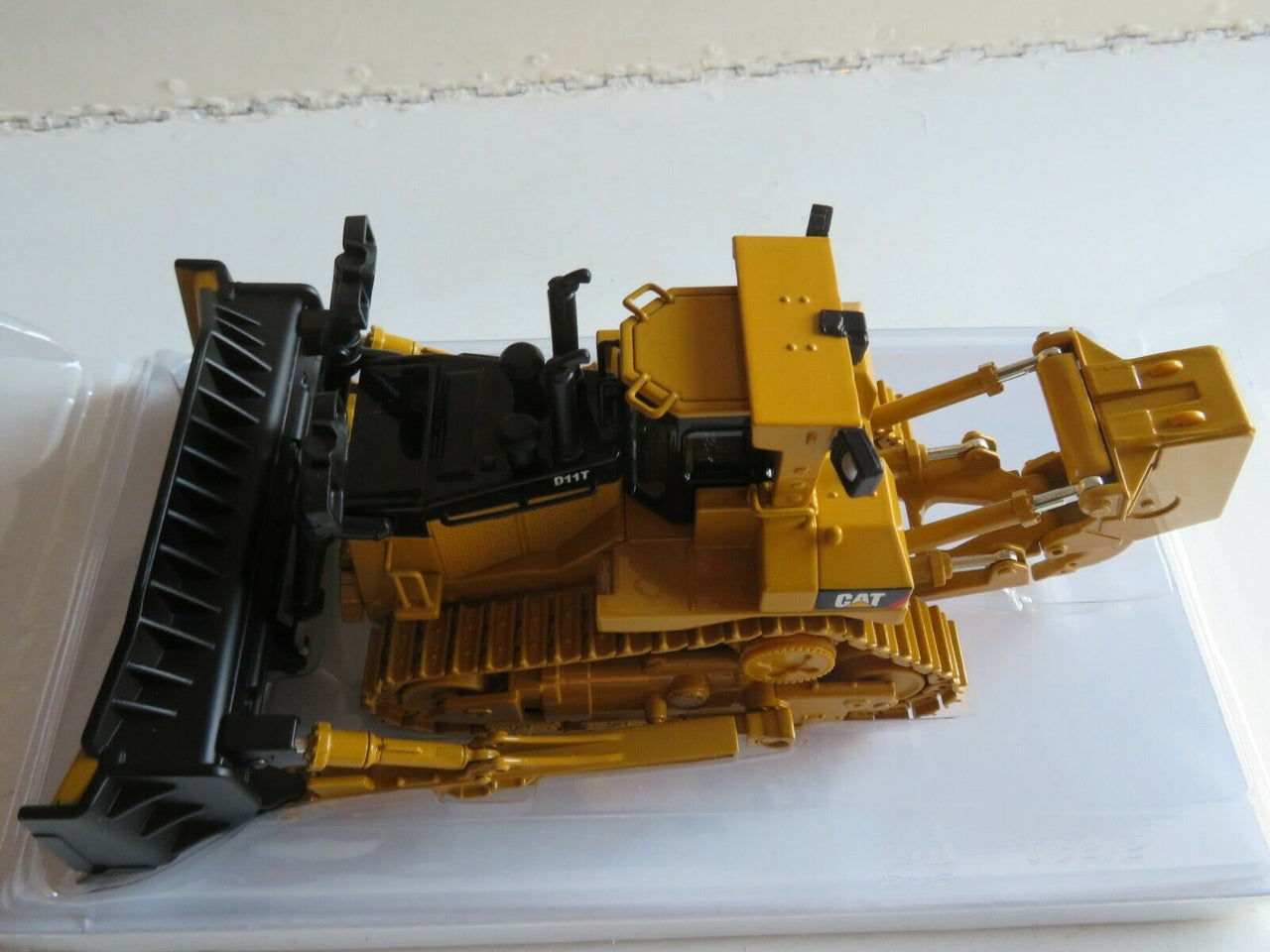 55212 Caterpillar D11T Crawler Tractor Scale 1:50 (Discontinued Model)