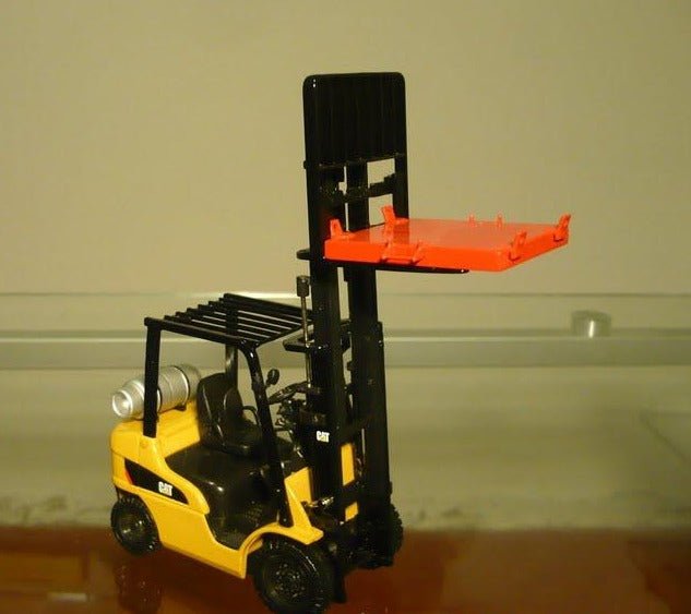 55223 Caterpillar P5000 Forklift Scale 1:25 (Discontinued Model)