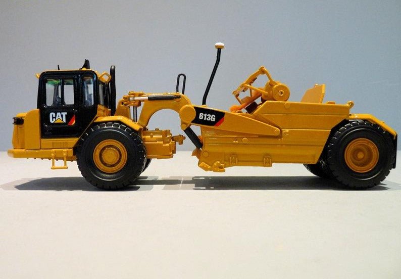 55235 Caterpillar 613G Scraper 1:50 Scale