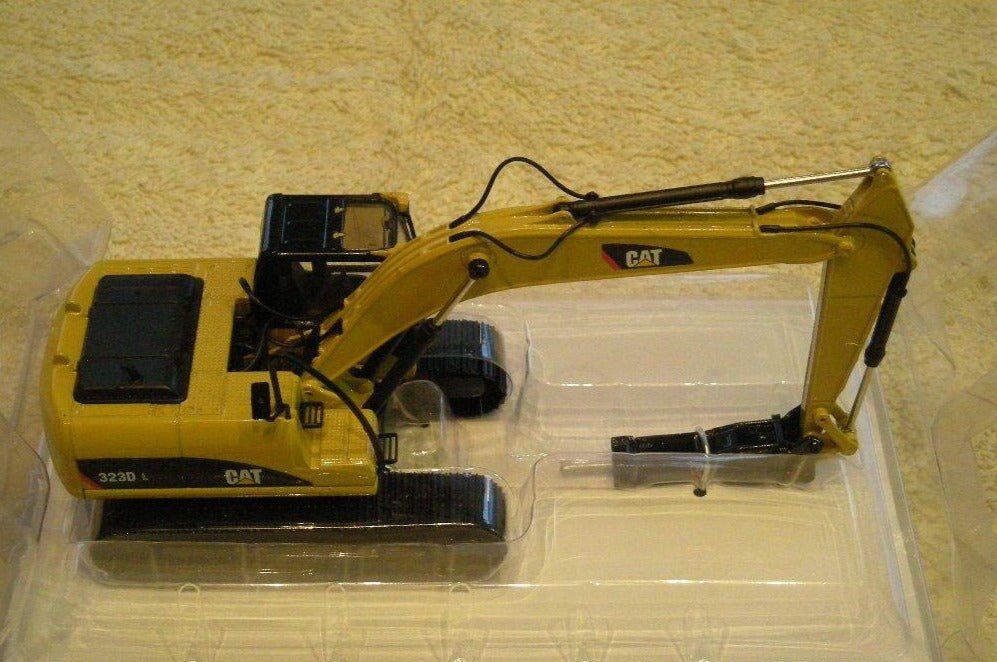 55282 Caterpillar 323D Hammer Tracked Excavator 1:50 Scale 