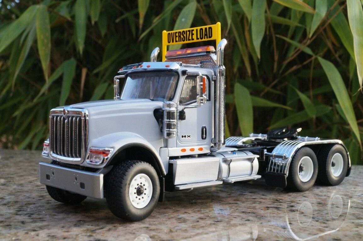 71005 Tractor Truck International HX520 Scale 1:50