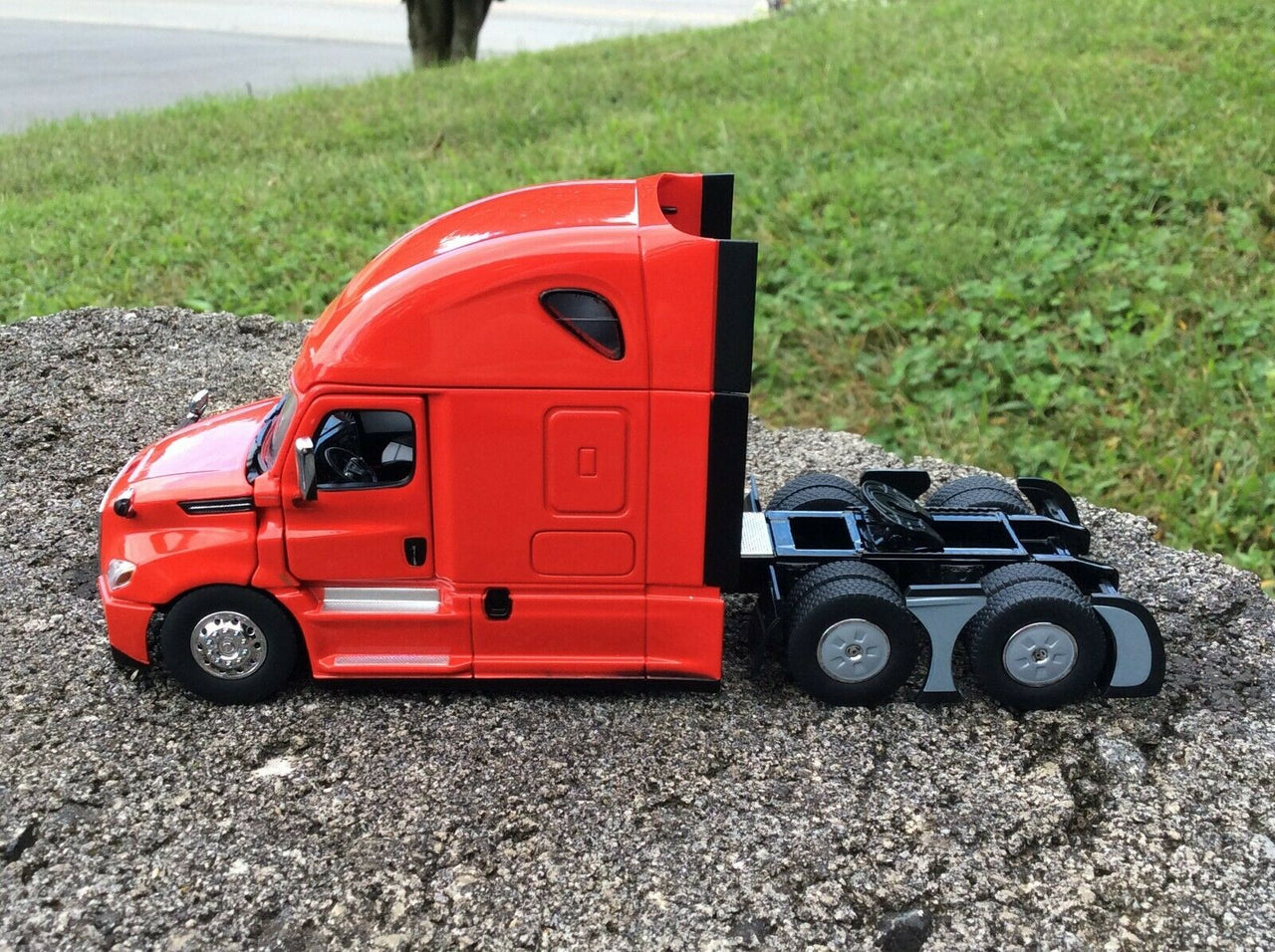 71029 Freightliner New Cascadia Tractor Truck Red Scale 1:50