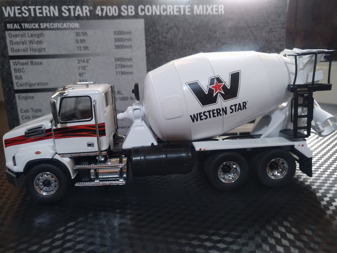 71035 Western Star 4700 Mixer White Scale 1:50