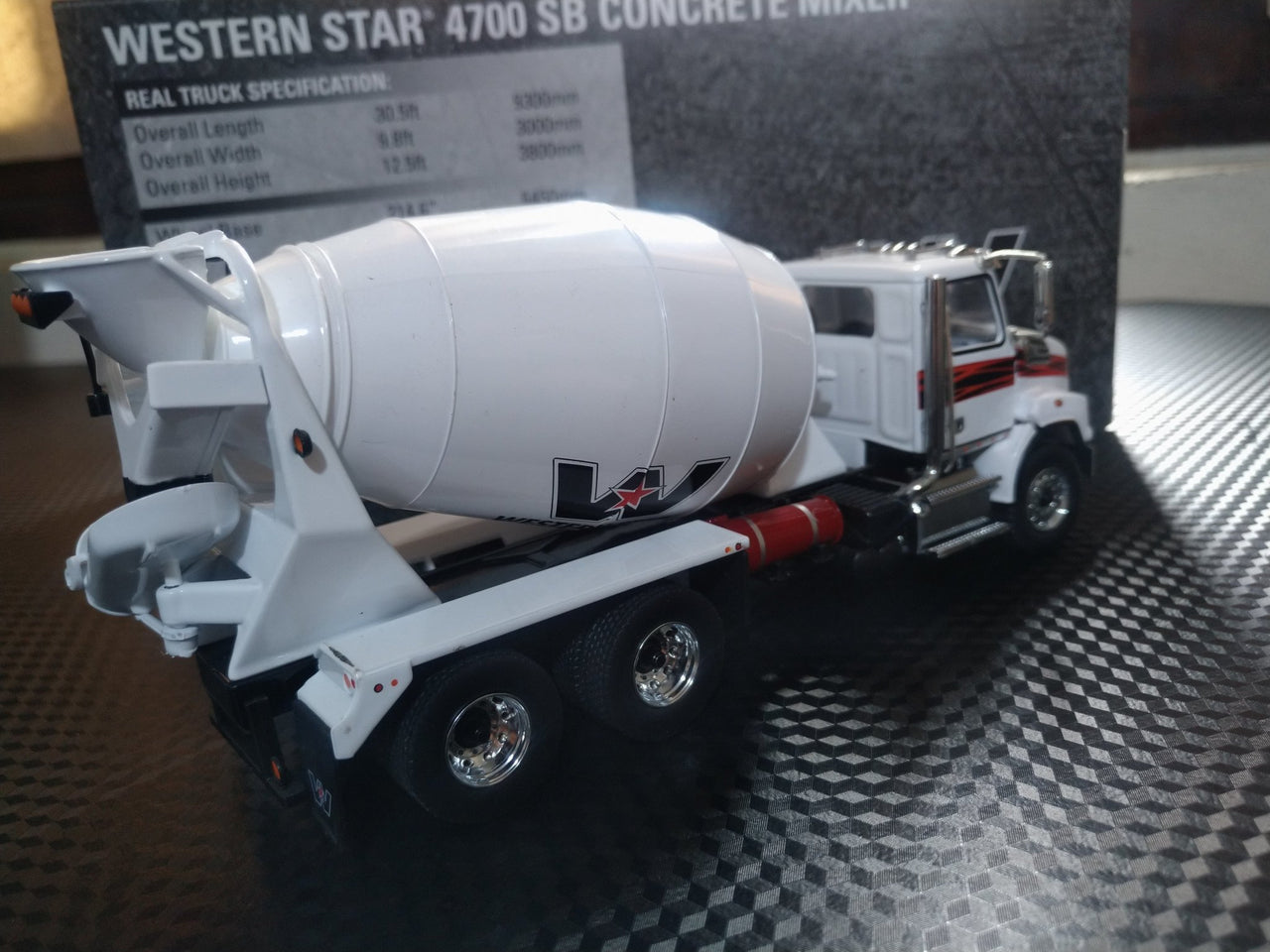 71035 Mezcladora Western Star 4700 Blanco Escala 1:50